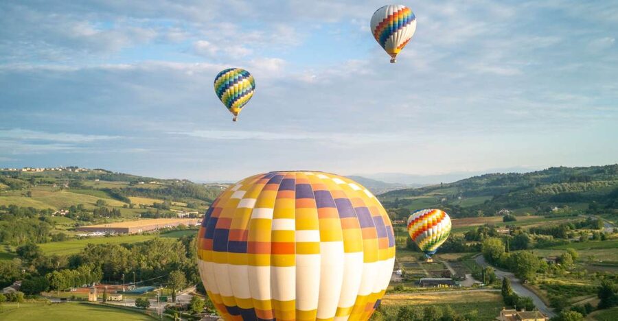 1-Hour Hot Air Balloon Flight Over Tuscany from Lucca - First, the Tuscan timing trick: early morning and flexible location