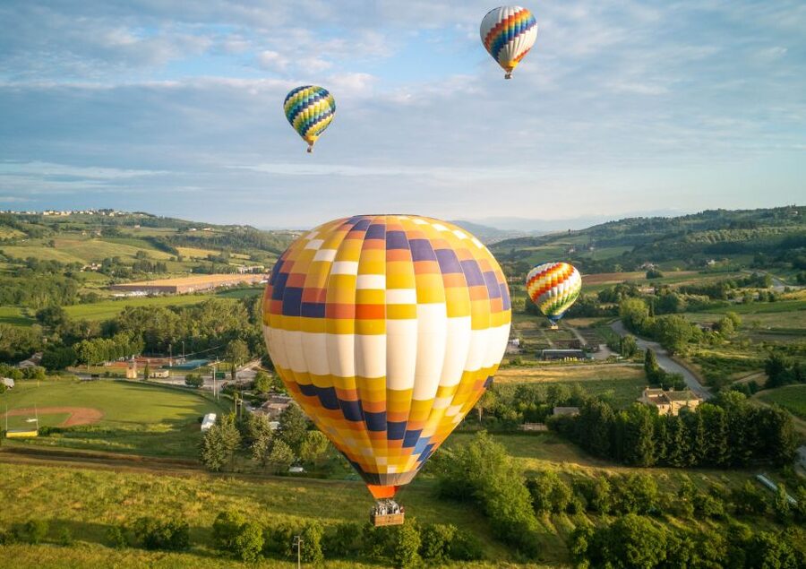 1-Hour Hot Air Balloon Flight Over Tuscany from Lucca - The 1-hour flight: drifting with the breeze above Lucca’s hills