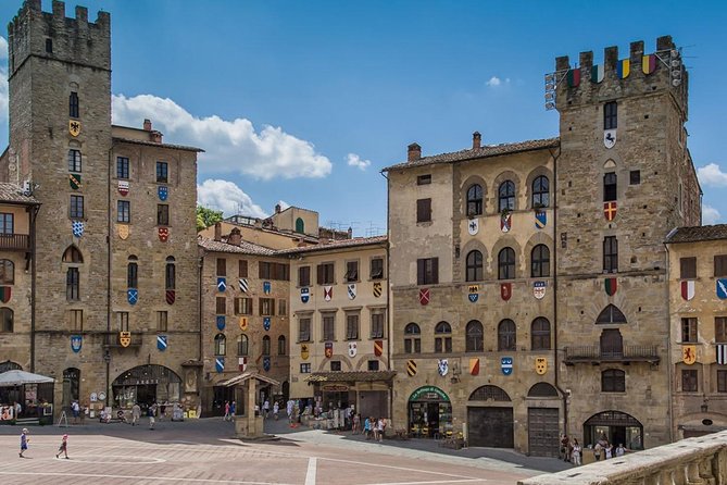 Arezzo: Private Walking Tour - Francesco Petrarca in Arezzo: spotting a poet through real locations