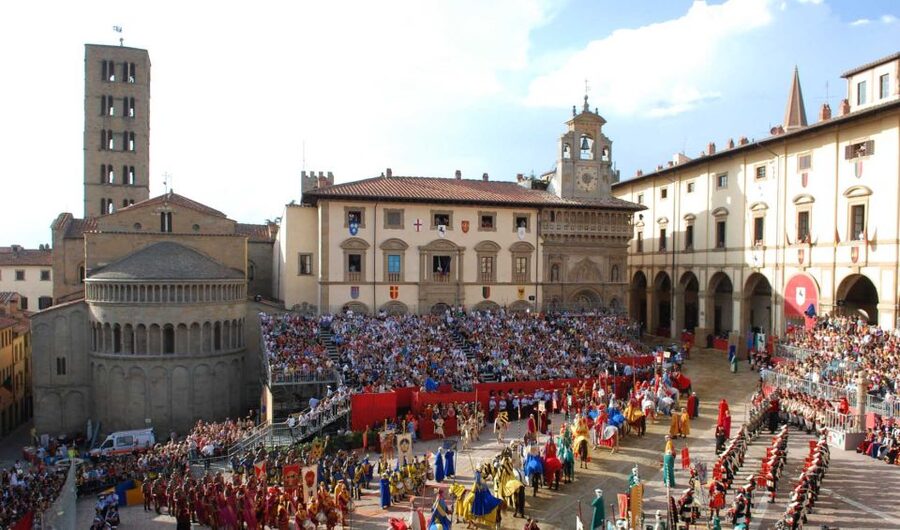 Arezzo: Private Walking Tour - Timing, meeting point, and practical expectations