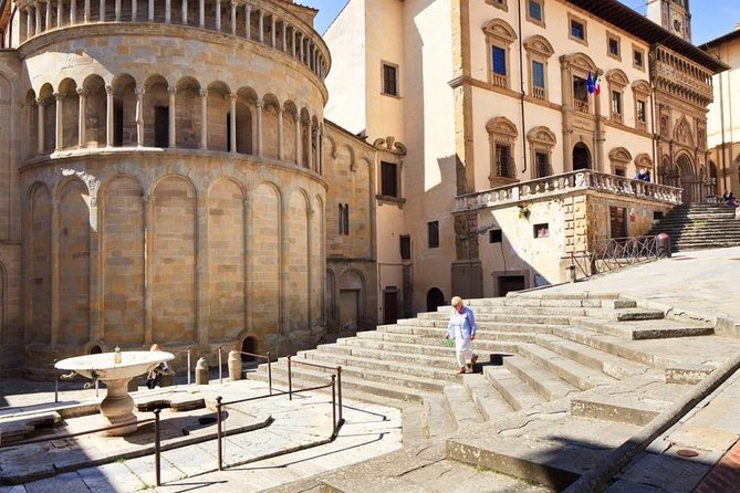 Arezzo: Private Walking Tour - Starting at Piazza Del Duomo: getting your bearings fast