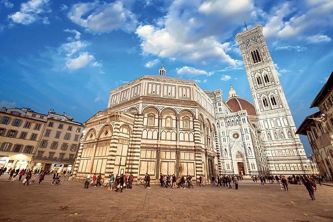 Best of Florence: small group walking tour - Meeting at Piazza della Repubblica, finding your guide quickly
