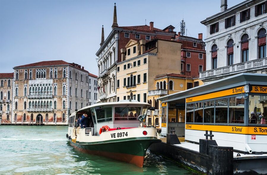Best of Italy: 5-Day Escorted Tour from Rome - Guides, driver teamwork, and how the group stays together
