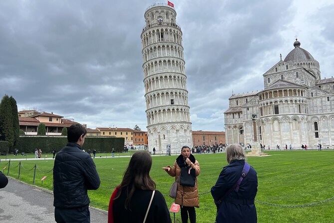 Best of Pisa: Small Group Tour with Admission Tickets - Meeting at Fontana dei Putti, then walking into the main square