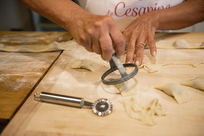 Cesarine: Small group Pasta and Tiramisu with Mamma in Lucca - Getting oriented: meeting, setup, and how teaching works