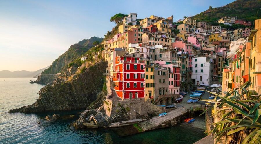 Cinque Terre: 2-Hour Private Boat Tour - The Riomaggiore departure feeling: calm pace, big views