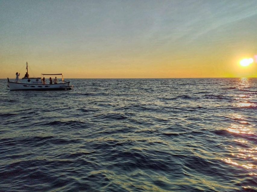 Cinque Terre: 2-Hour Private Boat Tour - Manarola stop: quick photo time with the best angles