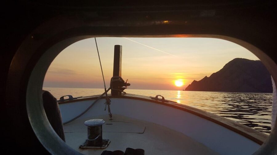 Cinque Terre: 2-Hour Private Boat Tour - Guvano Beach at Vernazza: snorkeling gear, a real swim moment