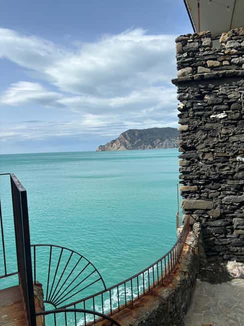 Cinque Terre: Full-Day Private Tour from Florence - Why the Accompagnatore Turistico driver-escort is the real upgrade