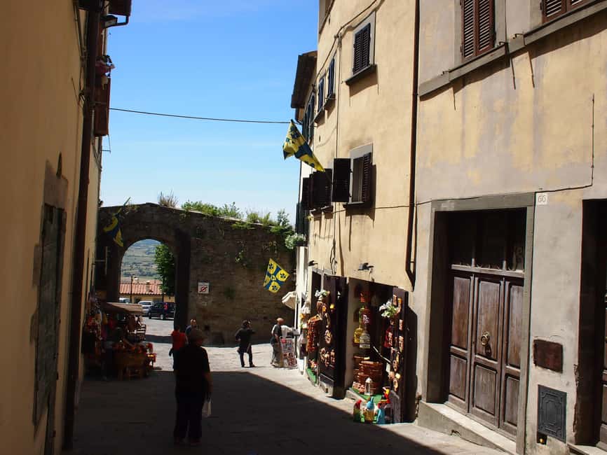 Cortona: Guided Walking Tour - Food and shopping tips from your guide matter more than you think