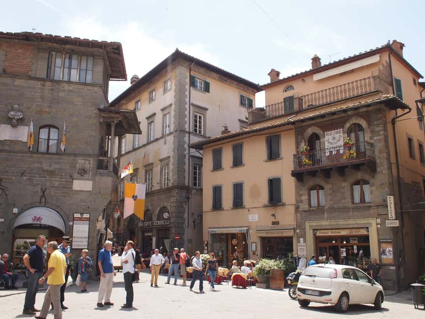 Cortona: Guided Walking Tour - Getting oriented at Piazza Garibaldi, then walking the town spine