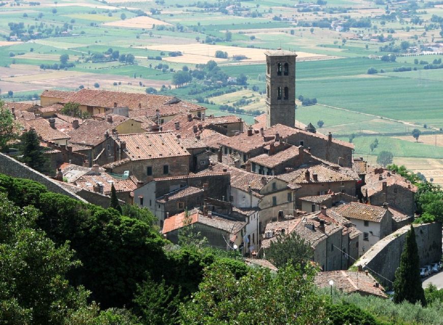 Cortona: Private 2-hour Guided Tour - Piazza della Repubblica: where Cortona’s story gets readable