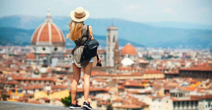 Essential Florence Walking Tour to discover its history - Bridges, Designer Streets, and Oltrarno Cobbles