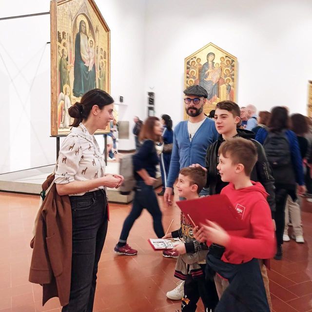 Firenze: Uffizi Tour per famiglie - Stop 1, Petrarca Statue: Getting Oriented Without Waste