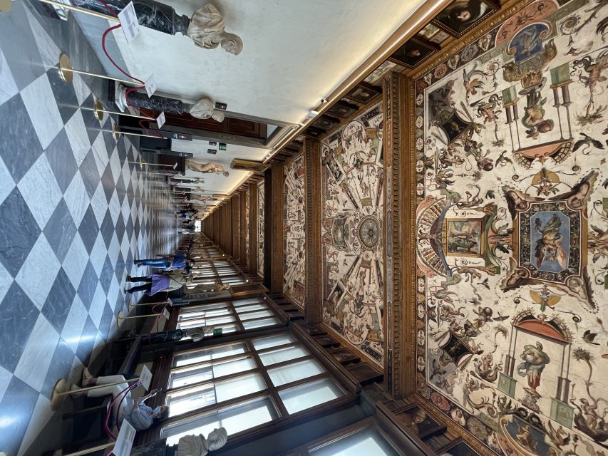 Firenze: Uffizi Tour per famiglie - Stop 3 and the Wrap-Up at Loggia del Grano