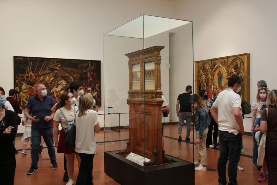 Florence: Accademia and Uffizi Combo Priority Entry Tickets - Accademia Gallery: stairs first, then make a beeline for David