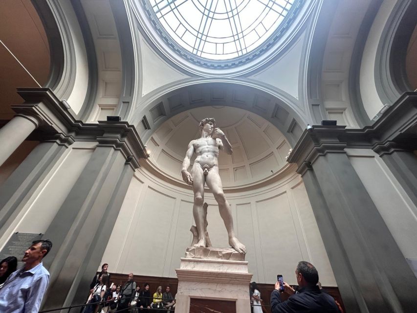 Florence: Accademia Reserved Entrance Ticket and Guided Tour - Meeting point at Carrefour Express, and how to spot your guide
