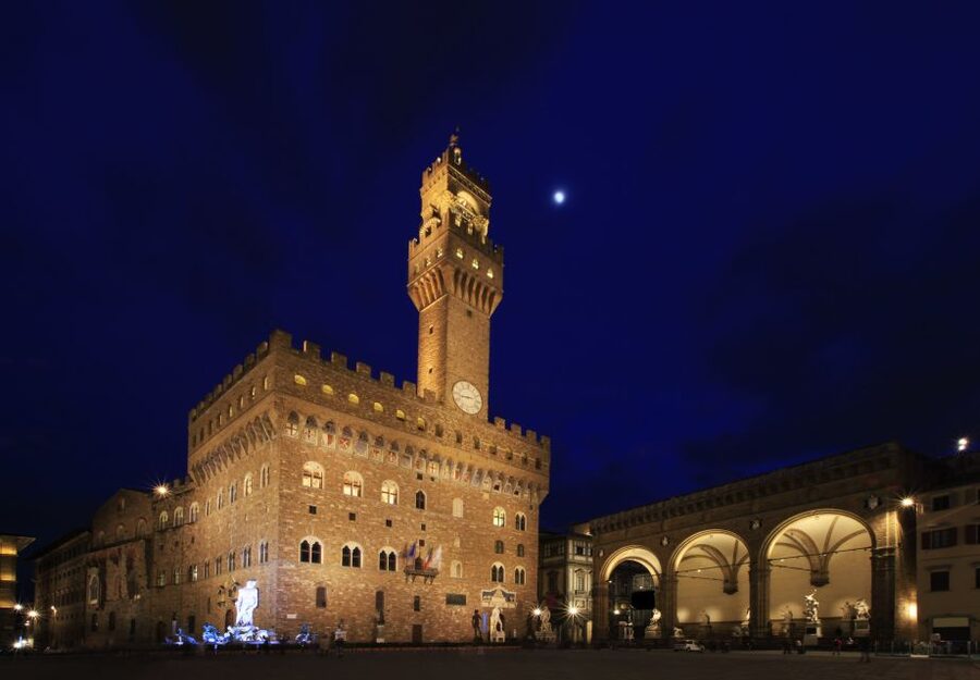 Florence at Night Bike Tour with Wine and Aperitivo Picnic - Meeting at Fat Tire Tours on Via dei Cimatori (and what you’ll get right away)