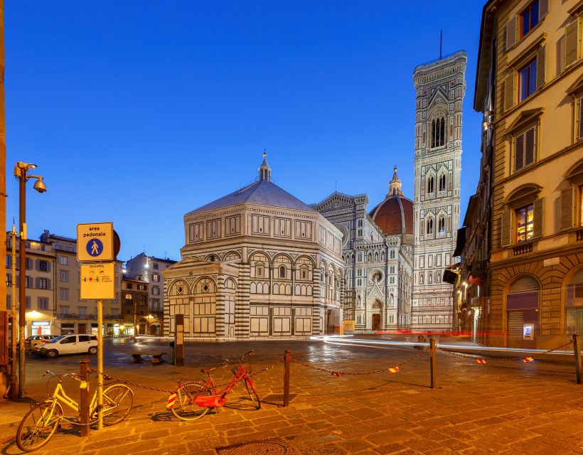 Florence at Night Bike Tour with Wine and Aperitivo Picnic - Piazza di Santa Maria Sopr’Arno: a useful pause for orientation and photos