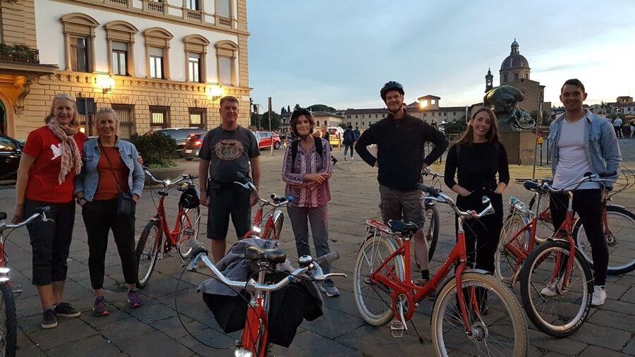 Florence at Night Bike Tour with Wine and Aperitivo Picnic - San Niccolò and the tower gate ride: the food-loving side of Florence