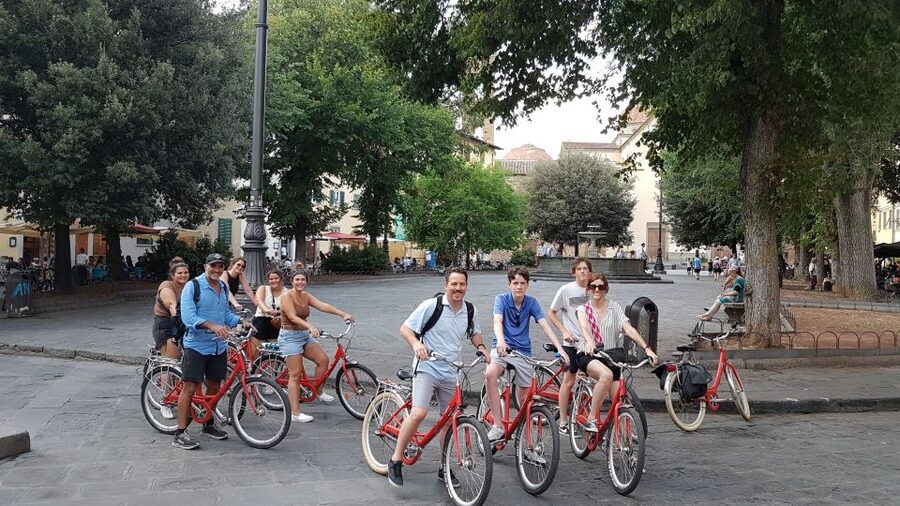 Florence at Night Bike Tour with Wine and Aperitivo Picnic - Piazza Sant’Ambrogio into Santa Croce: Renaissance stories that land at night