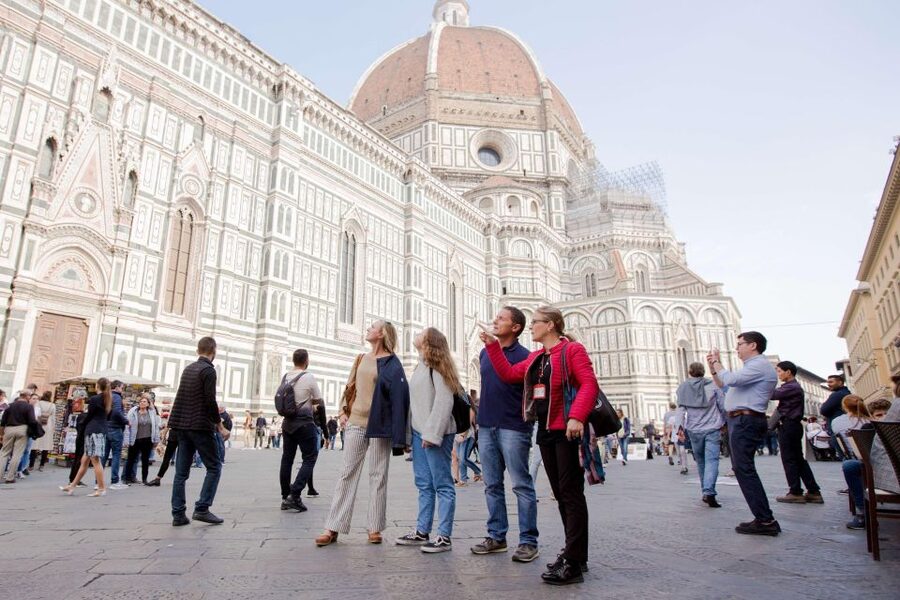 Florence: Audio Guided Walking Tour led by Tour Leader - Via dei Calzaiuoli and Piazza della Repubblica: Classic Florence at Walking Speed