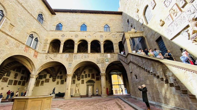 Florence: Bargello Museum Guided Tour with Entry Ticket - Stop at the palace, then into the story on the ground floor