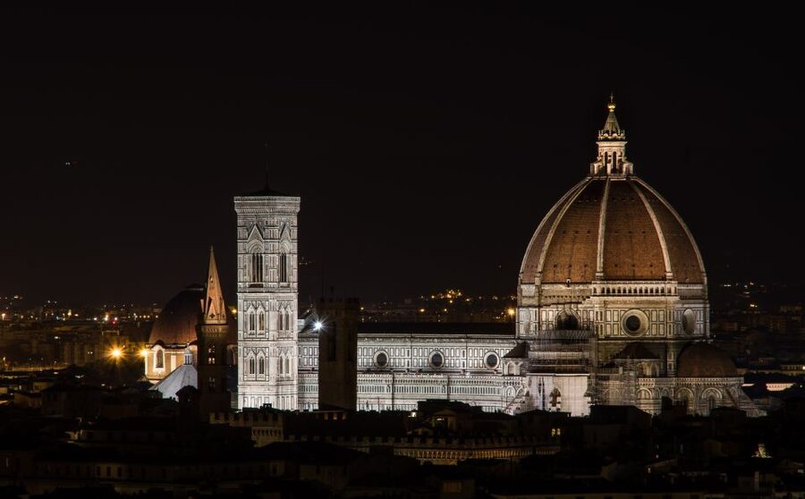 Florence by Night: 2-Hour Walking Tour - Pace, footwear, and nighttime reality in Florence