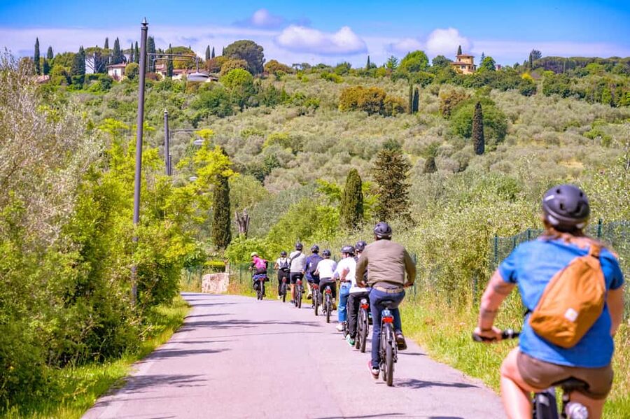 Florence: Chianti E-Bike Tour with Lunch & Two Wine Tastings - Winery stop for Chianti Classico: lunch, tasting, and local bites that make it real