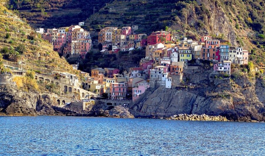 Florence: Cinque Terre Day Trip with Optional Street Food - Riomaggiore and the Boat Cruise: The Best Views Live Off the Shore