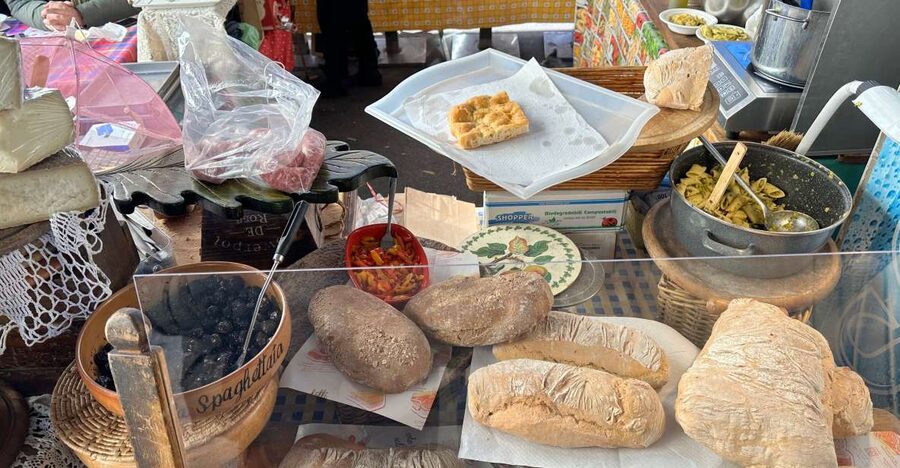 Florence: City Highlights and Street Food Walking Tour - The Duomo walk: sightseeing that does not ignore the practical