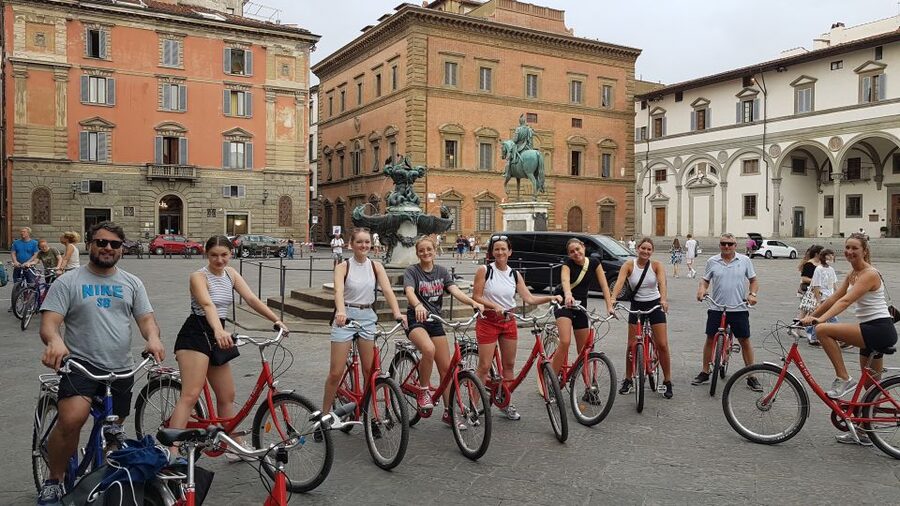 Florence: City Highlights Bike Tour - Where you meet: Fat Tire Tours in the middle of it all