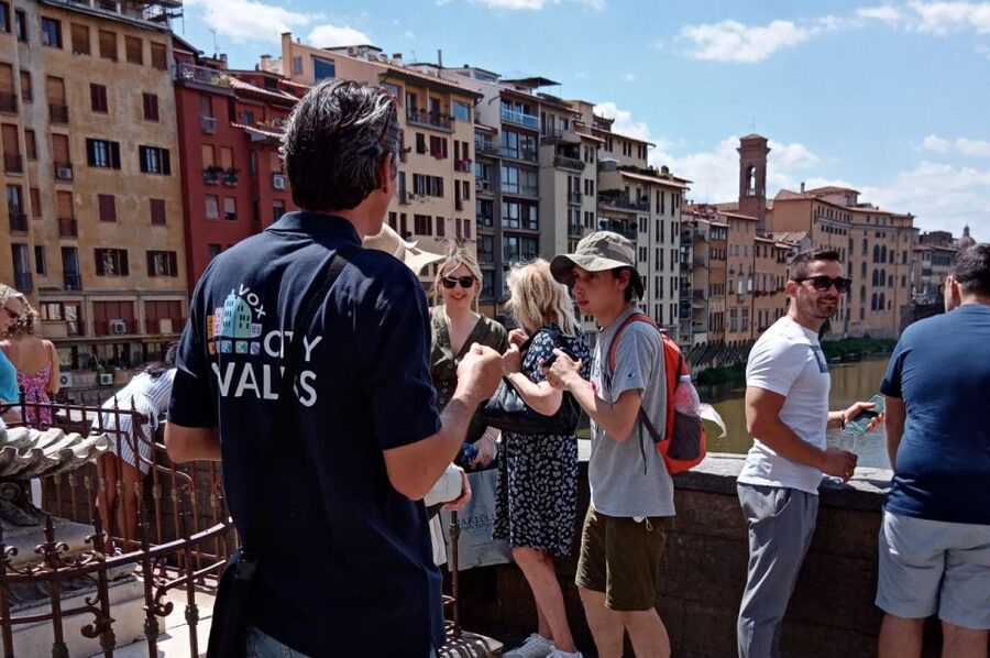 Florence: City Highlights & Historic District Guided Tour - Palazzo Medici Riccardi and San Lorenzo: the Medici story tightens