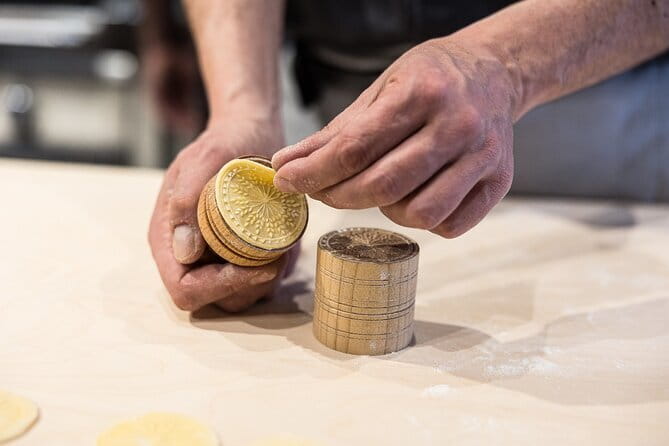 Florence: Cooking Class Pasta & Tiramisu Making Unlimited Wine - Small Group Size: Why Up to 15 People Matters