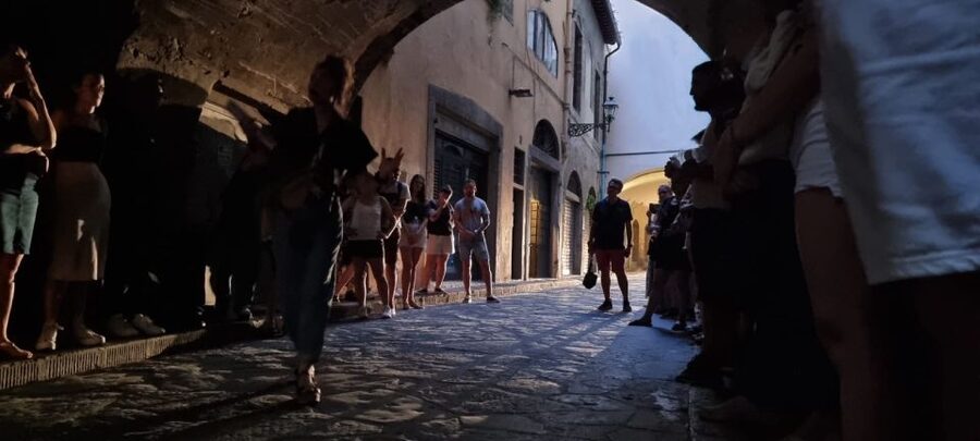 Florence: Dark Mysteries and Legends Guided Walking Tour - Via dei Servi, the Santa Maria del Fiore dome, and why street views matter