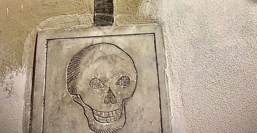 Florence: Dark Mysteries and Legends Guided Walking Tour - Language options, group experience, and the audio setup