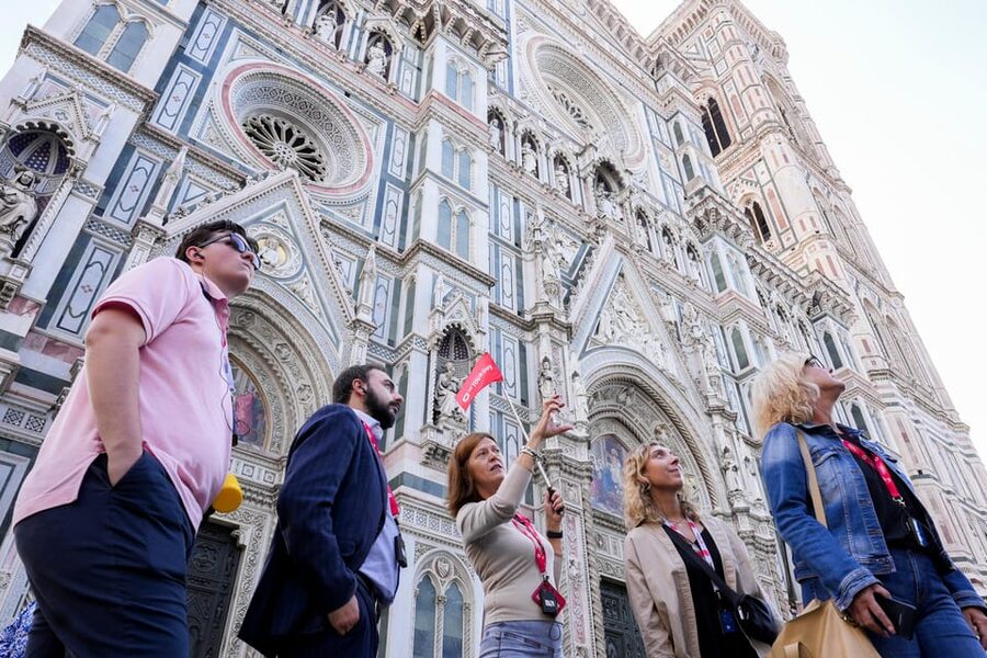 Florence: Duomo Cathedral Guided Tour with Fast-Track Entry - Small-group pacing, English guides, and how long it really takes
