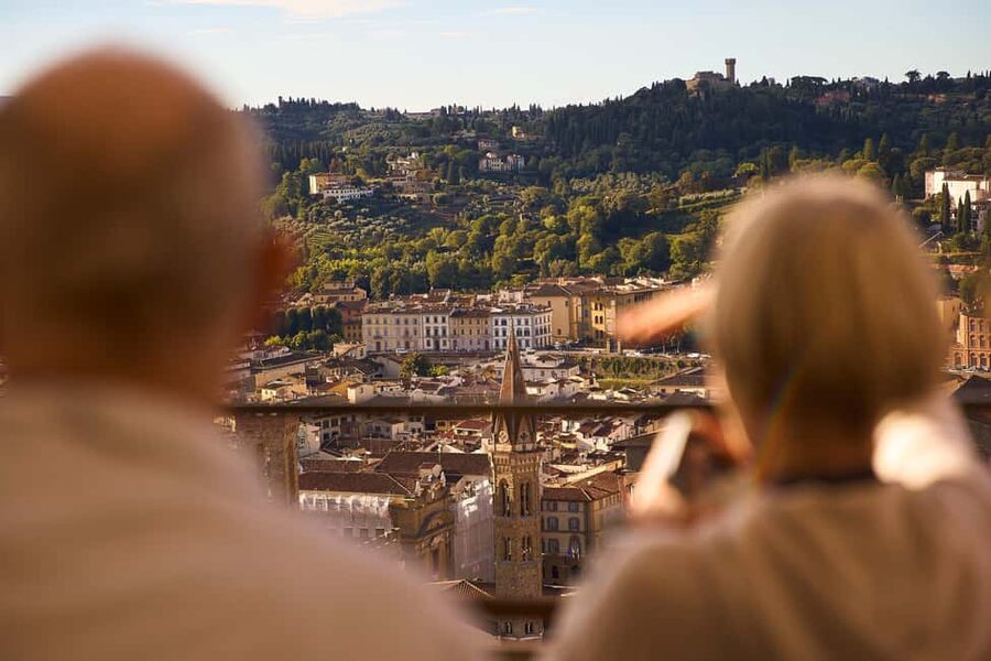 Florence: Duomo Dawn Entry with Key Holder & Dome Climb Tour - Passing the Florence Baptistery in about 5 minutes, and using it for orientation