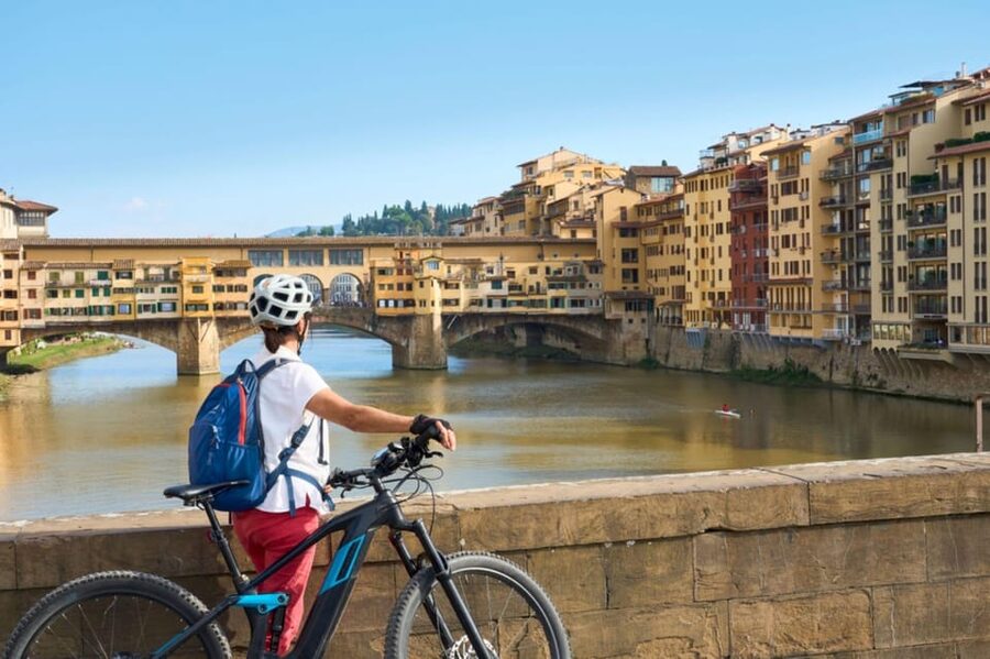Florence:E-Bike City Tour with stop at Piazzale Michelangelo - Where you start: Ciaoflorence on Via Cavour