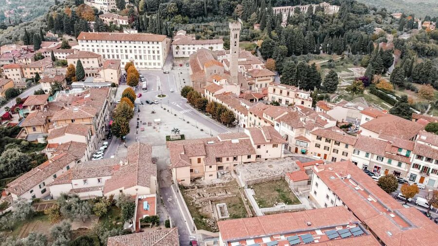 Florence: E-Vespa Rental with Smartphone Tour and Tasting - Picking Up at Borgo Ognissanti 65R, and Getting the Helmets and App Ready