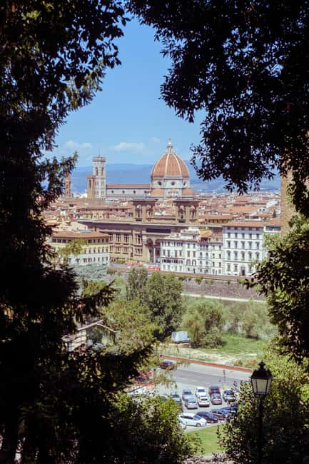 Florence: Eco-Friendly Golf Cart City Tour with Audio Guide - Palazzo Pitti, the Vasari Corridor, and the power of Florence’s layers