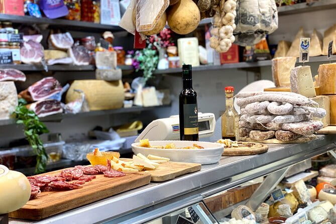 Florence Evening Food Tour with Florentine Steak & Tuscan Wine - Ponte Vecchio to Oltrarno: A Scenic Shortcut Into Local Evening Florence