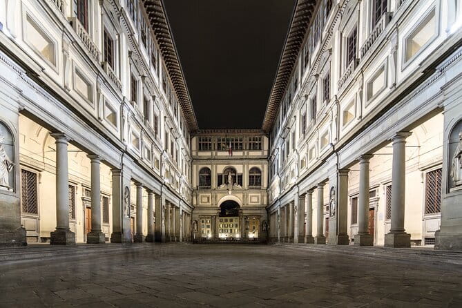 Florence Evening Walking Tour: Stories of Power, Love & Betrayal - Piazza della Signoria and Palazzo Vecchio: the political heart at night