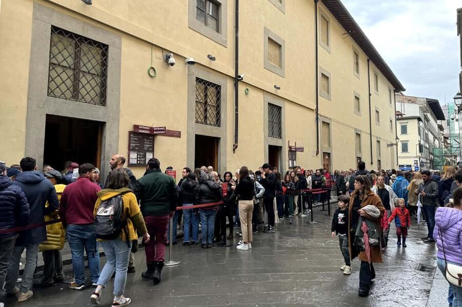 Florence: Exclusive Evening Tour of Michelangelo's David - Music Instrument Room: The Detour That Adds Perspective