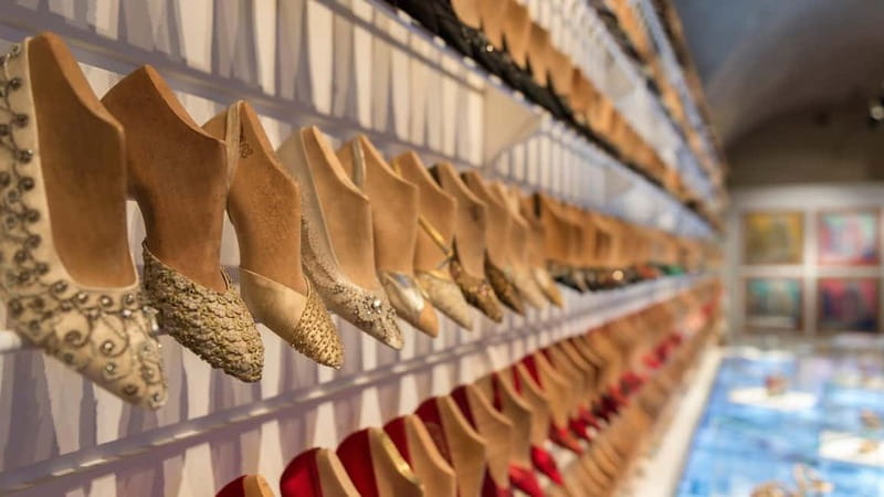 Florence: Fashion History Guided Walking Tour & Museum Visit - Getting Oriented in Florence, Meeting Point to First Footsteps