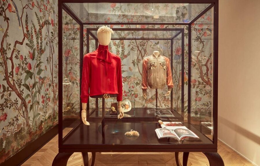 Florence: Fashion Private Tour with Museum Visits - Piazza della Signoria: Gucci Archetypes in a 14th-Century Setting