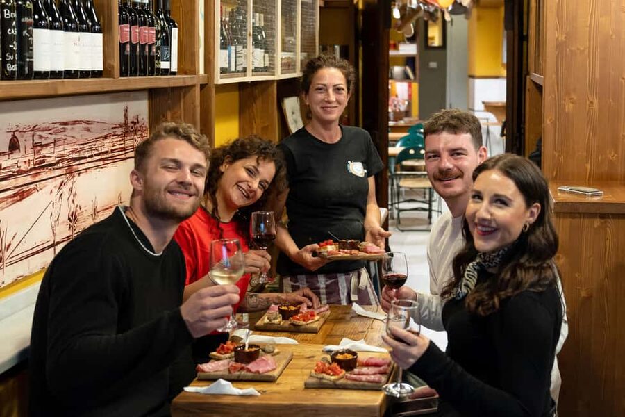 Florence: Food Walking Tour with Local Steak and Tuscan Wine - Ponte Vecchio to Oltrarno, The Night Shift That Changes the Mood