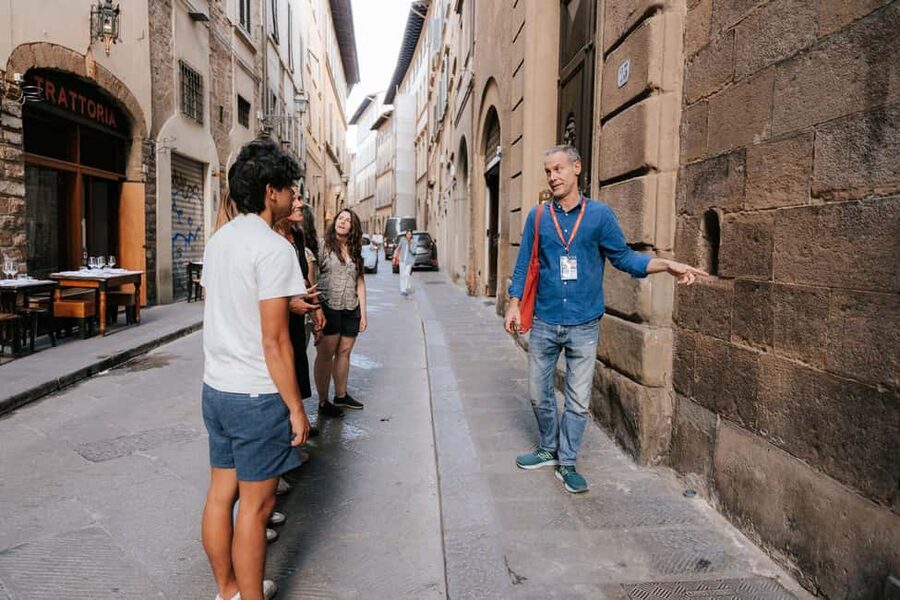 Florence: Food & Wine Tour in Oltrarno Neighborhood - Price and value for a 3.5-hour evening of tastings and wine