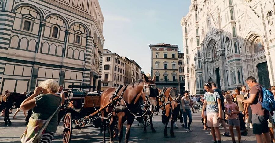Florence Footsteps: Unveiling the Treasures of the Medicis - Florence Cathedral, Piazza della Signoria, and Ponte Vecchio on a guided loop