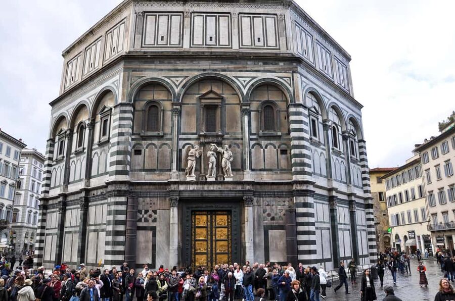Florence: (French) Walking Tour with a licensed guide - Starting Point on Piazza della Repubblica, How You Get Oriented Fast